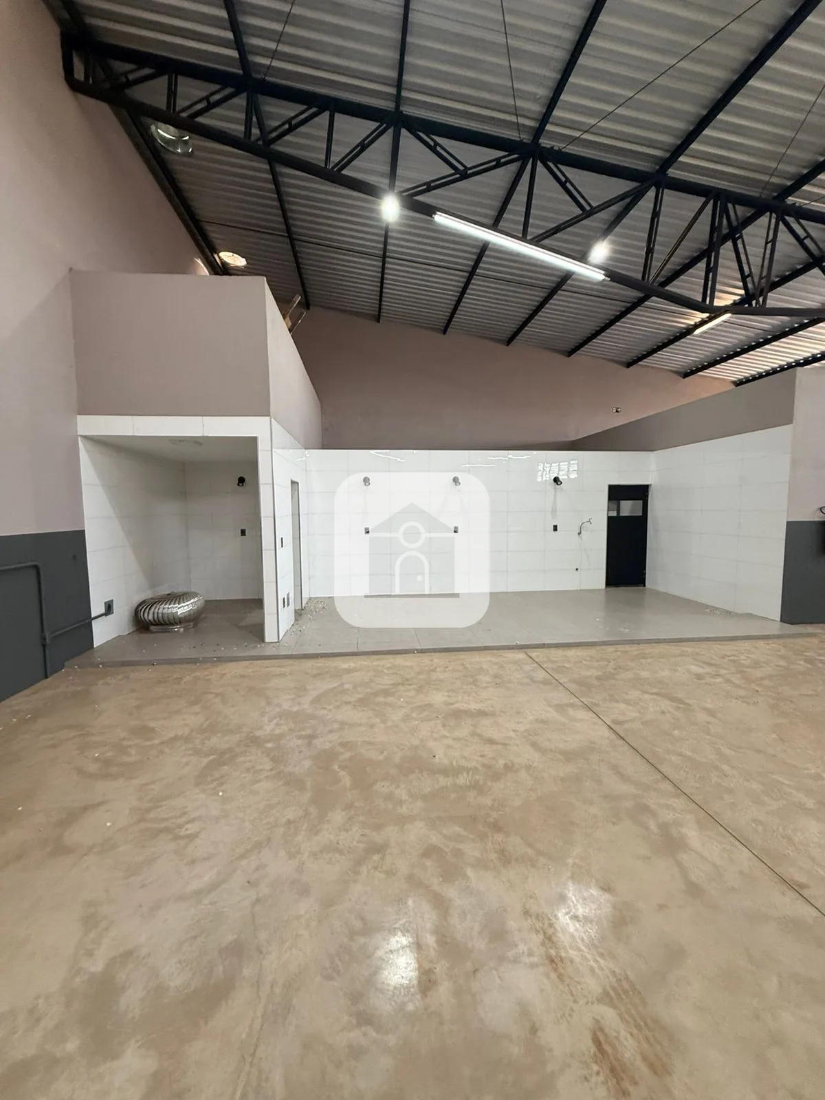Alugar Comercial / Galp&atilde;o em Araguari R$ 8.500,00 - Foto 9