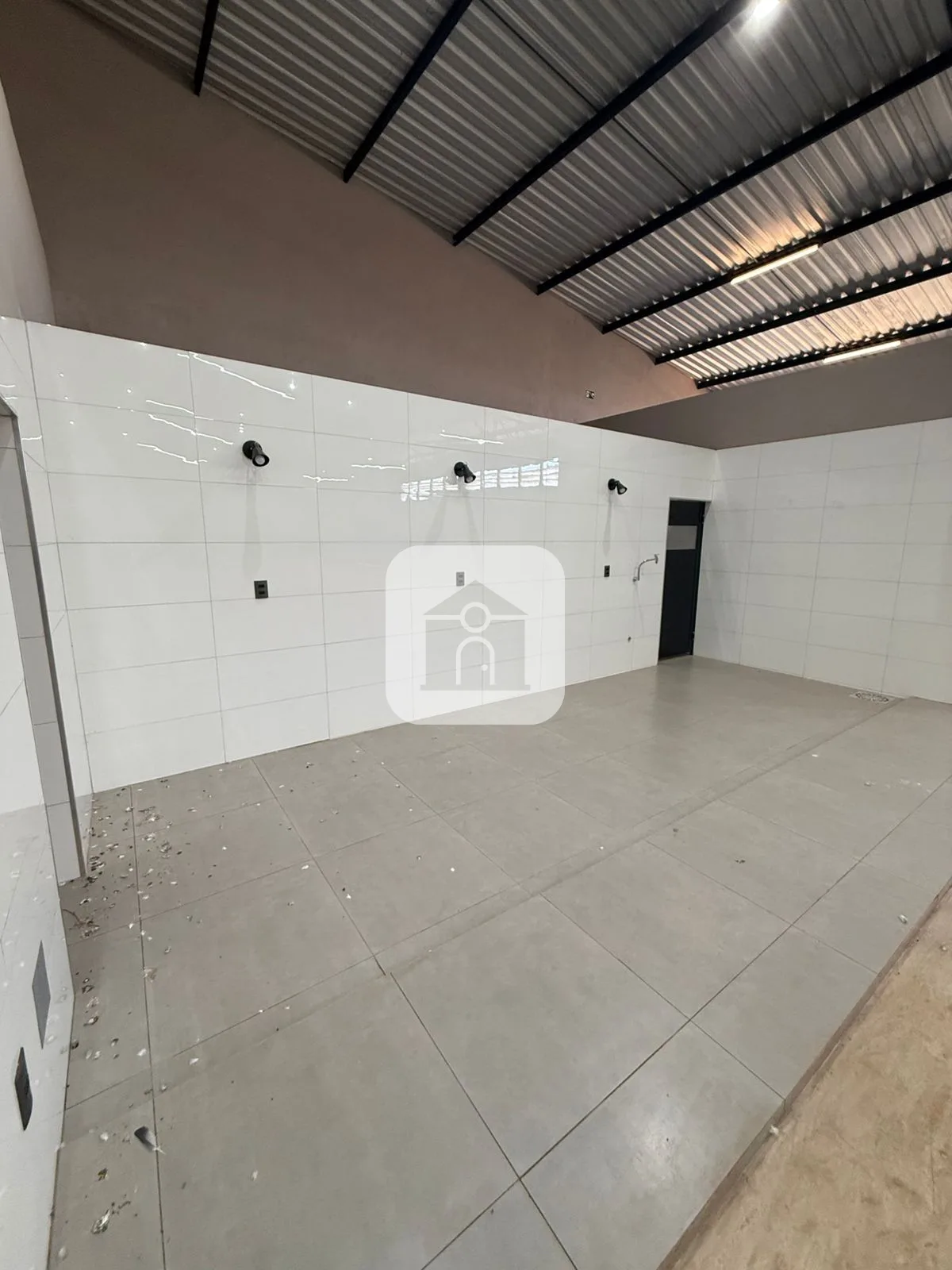 Alugar Comercial / Galp&atilde;o em Araguari R$ 8.500,00 - Foto 11