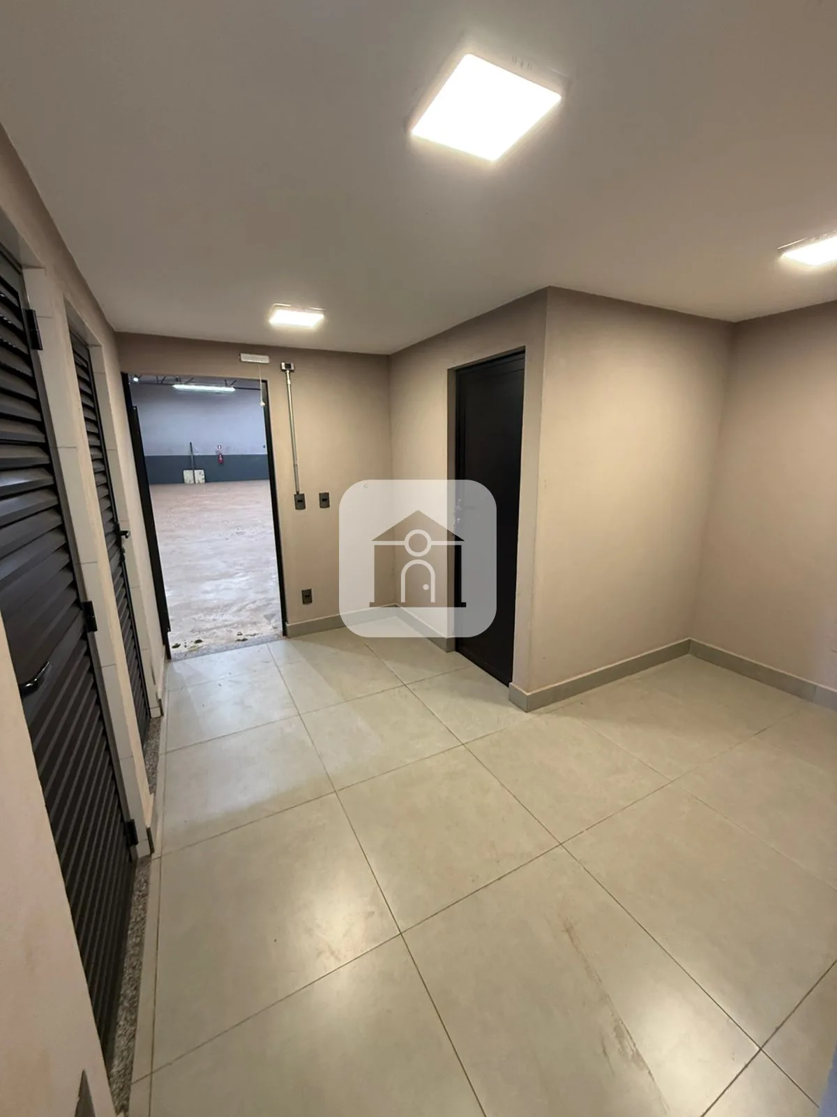 Alugar Comercial / Galp&atilde;o em Araguari R$ 8.500,00 - Foto 16
