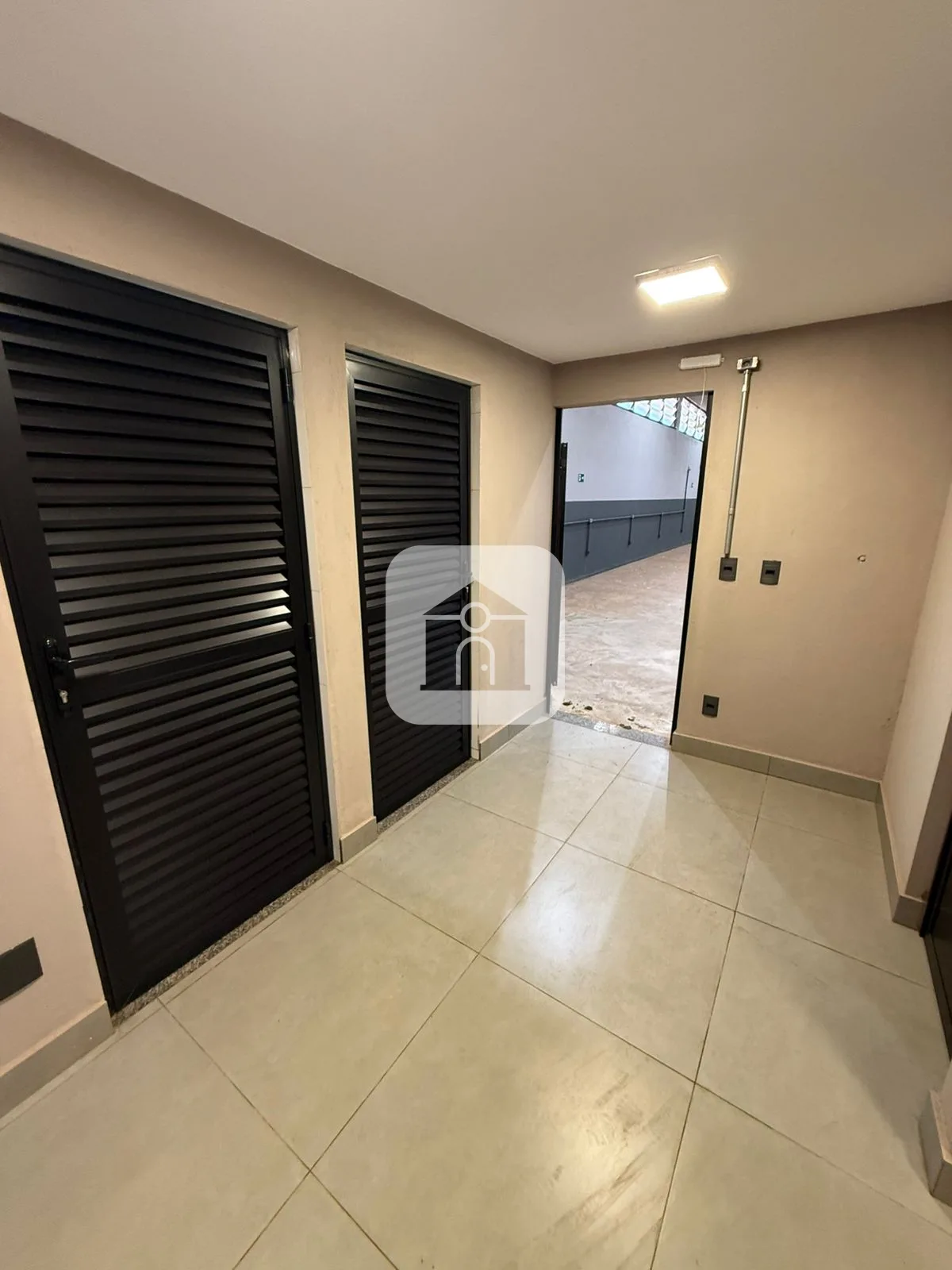Alugar Comercial / Galp&atilde;o em Araguari R$ 8.500,00 - Foto 17