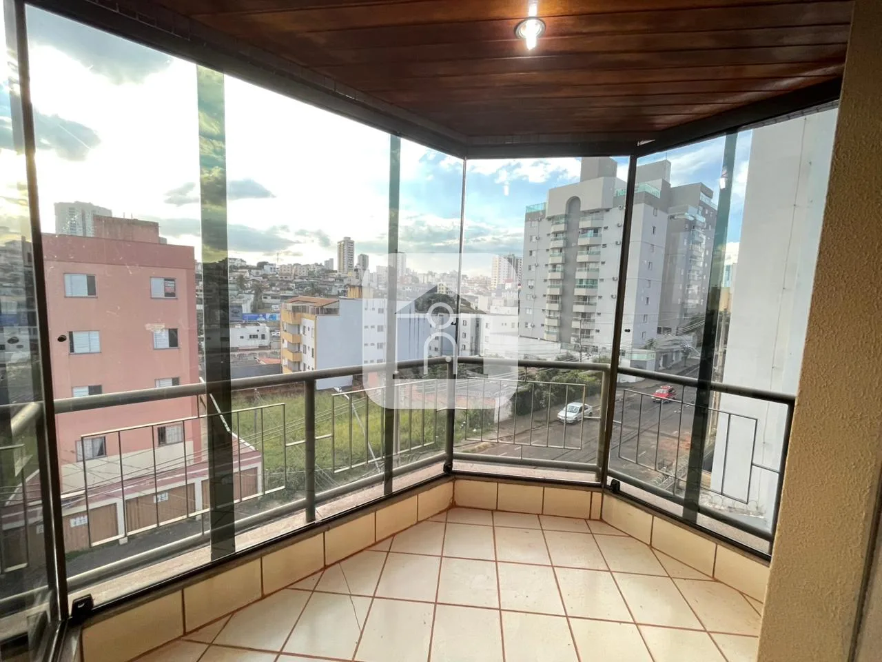Alugar Apartamento / Padr&atilde;o em Uberl&acirc;ndia R$ 2.800,00 - Foto 5