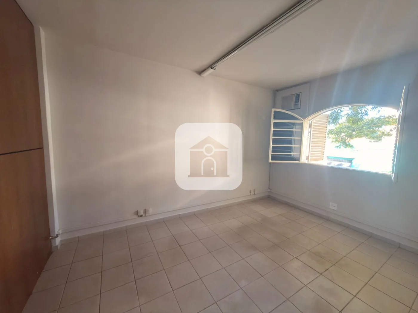 Alugar Comercial / Casa Comercial em Uberl&acirc;ndia R$ 2.700,00 - Foto 4