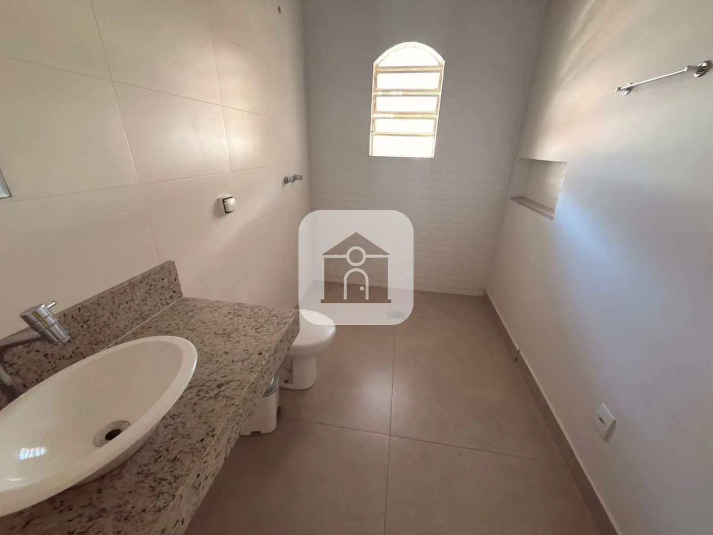 Alugar Comercial / Casa Comercial em Uberl&acirc;ndia R$ 2.700,00 - Foto 24