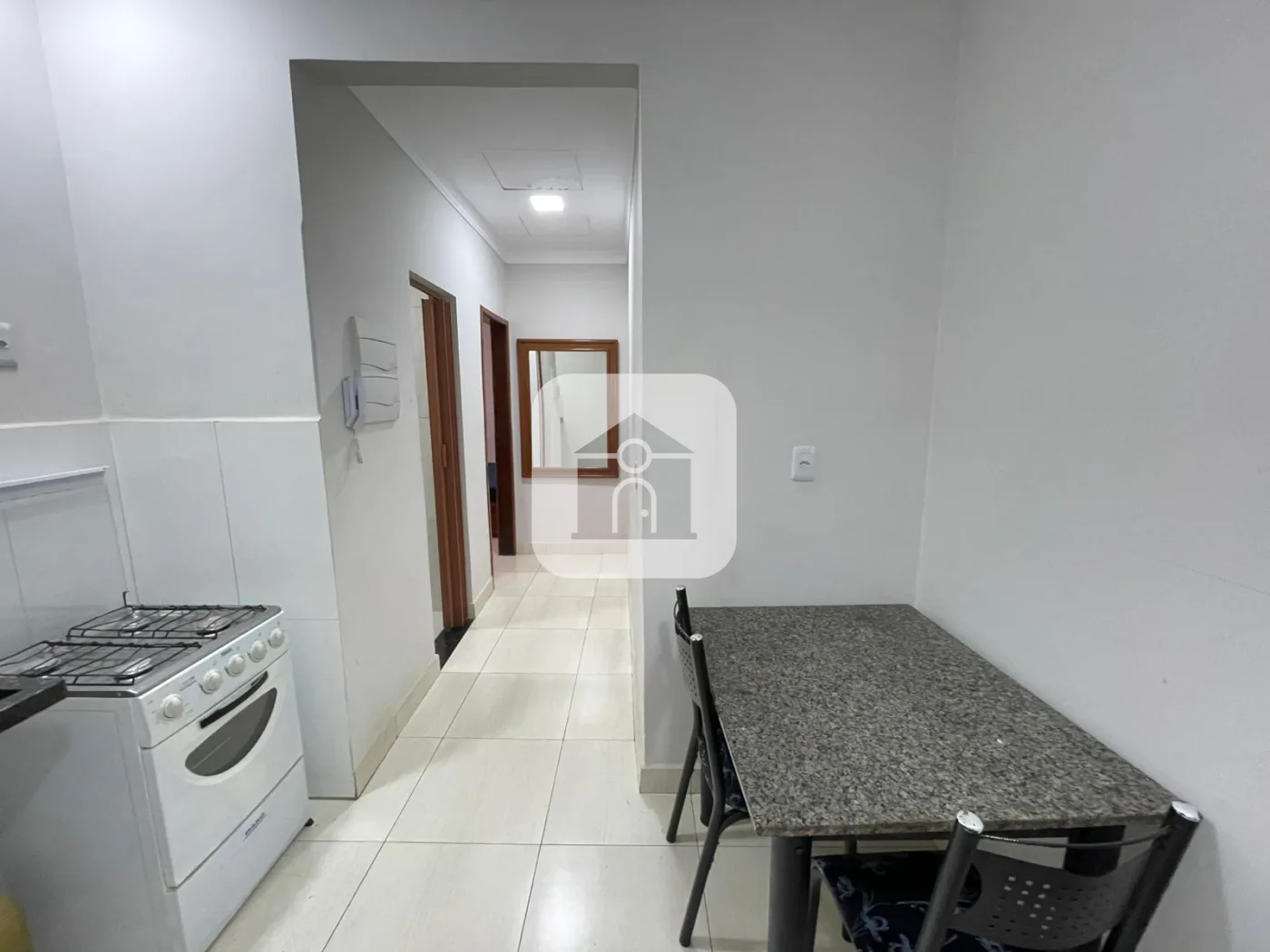 Alugar Apartamento / Quitinete em Uberl&acirc;ndia R$ 1.200,00 - Foto 2