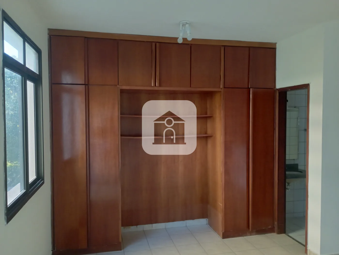Alugar Apartamento / Padr&atilde;o em Uberlandia R$ 1.100,00 - Foto 6