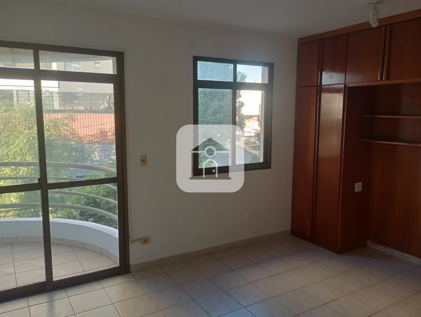 Alugar Apartamento / Padr&atilde;o em Uberlandia R$ 1.100,00 - Foto 5