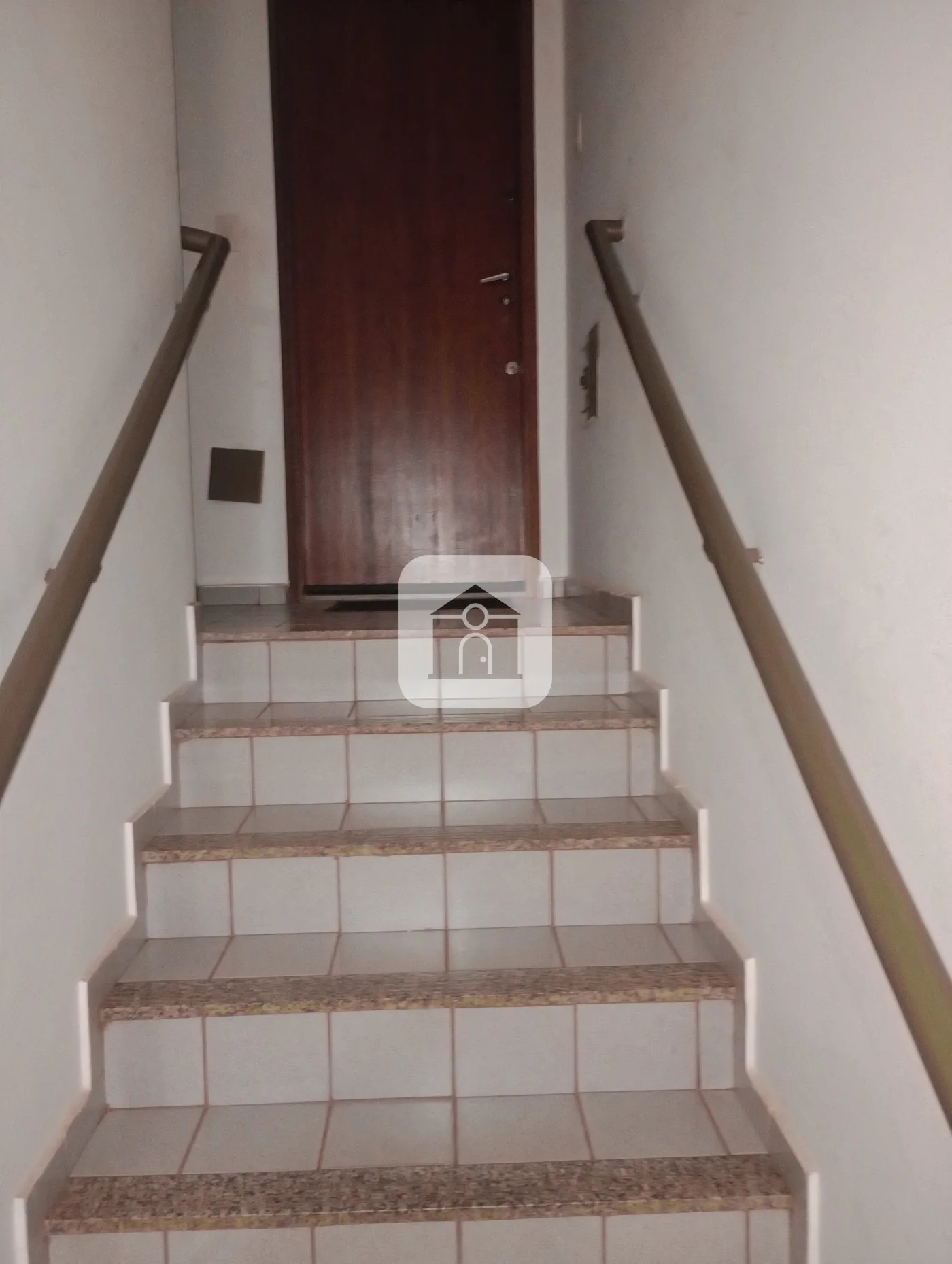 Alugar Apartamento / Padr&atilde;o em Uberlandia R$ 1.100,00 - Foto 2