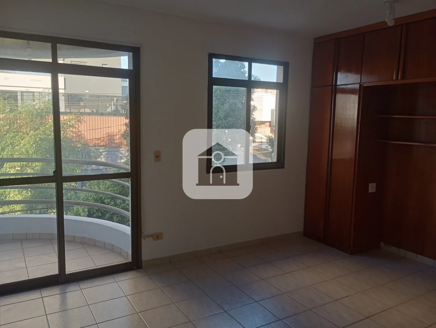 Alugar Apartamento / Padr&atilde;o em Uberlandia R$ 1.100,00 - Foto 3