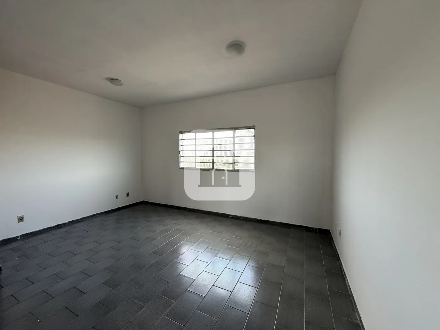 Alugar Apartamento / Padr&atilde;o em Uberl&acirc;ndia R$ 1.700,00 - Foto 2