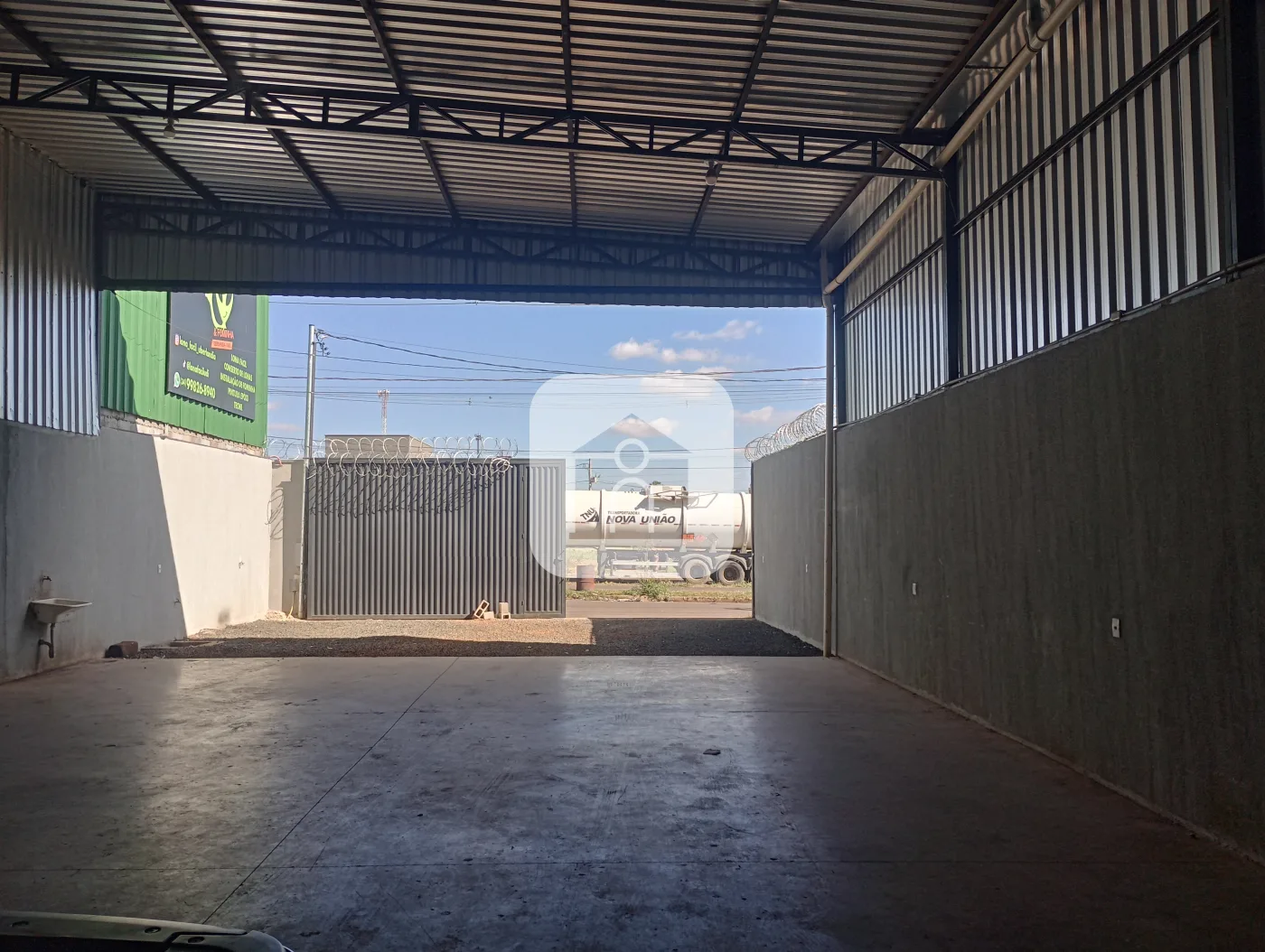 Alugar Comercial / Galp&atilde;o em Uberl&acirc;ndia R$ 4.500,00 - Foto 2