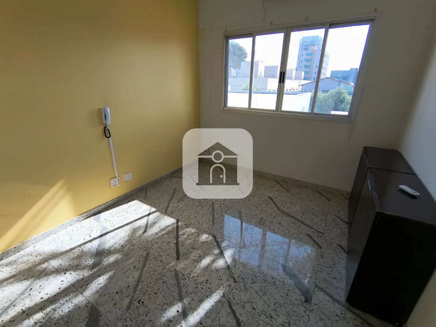 Alugar Comercial / Sala Comercial em Uberl&acirc;ndia R$ 1.200,00 - Foto 1