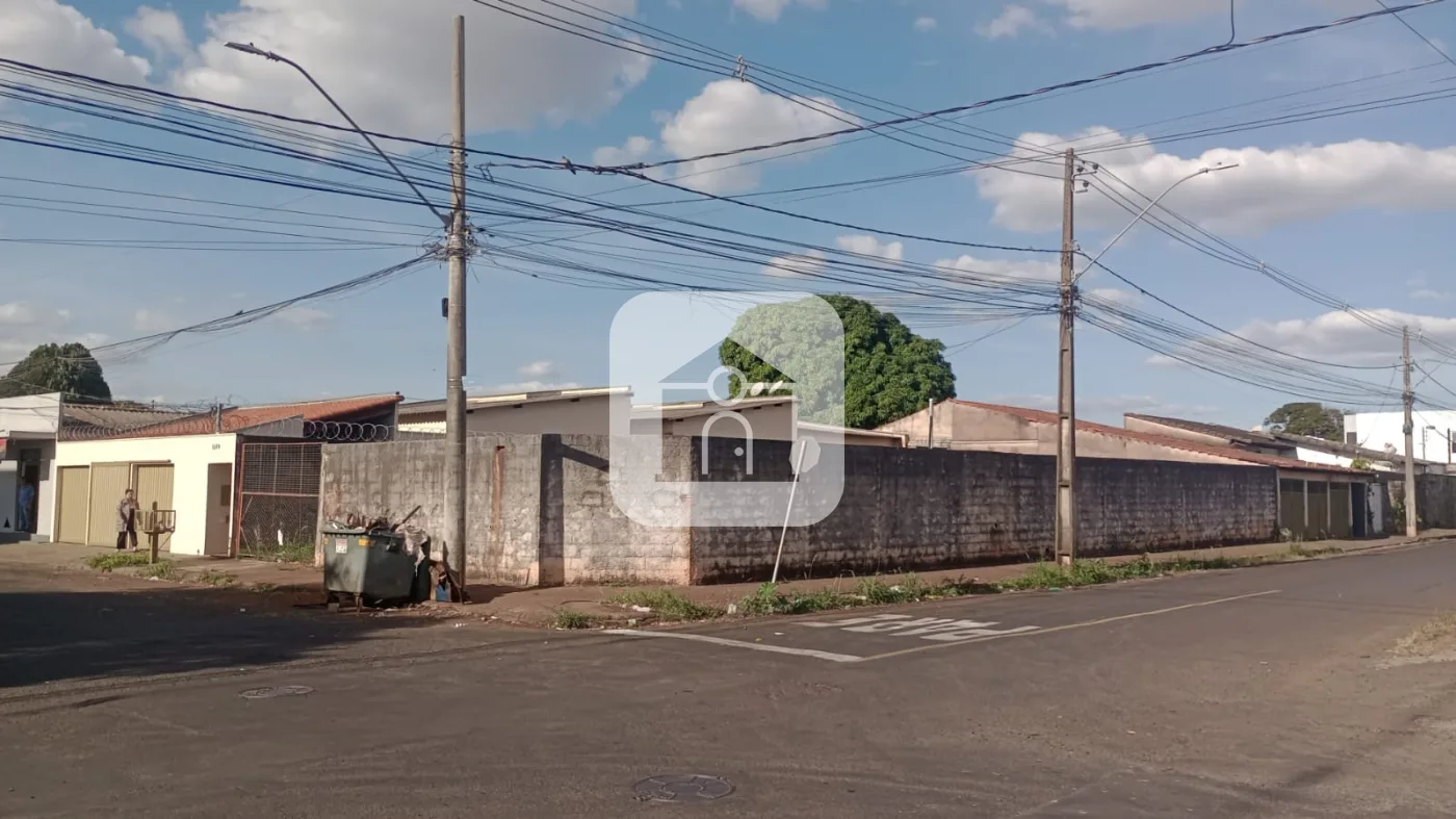 Alugar Terreno / &Aacute;rea em Uberl&acirc;ndia R$ 1.000,00 - Foto 1