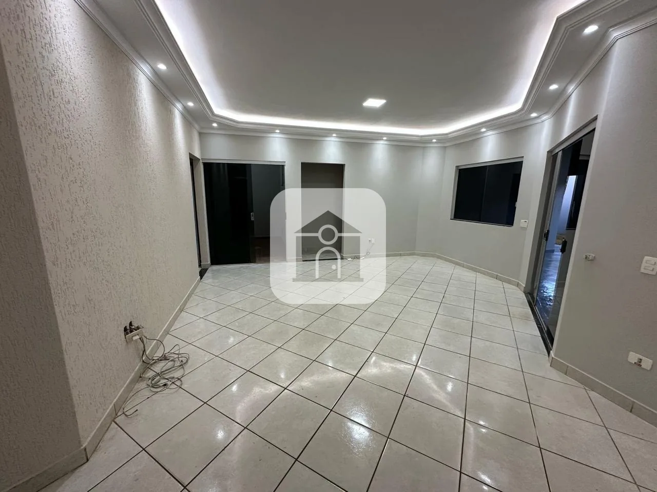 Alugar Casa / Padr&atilde;o em Uberl&acirc;ndia R$ 4.500,00 - Foto 4