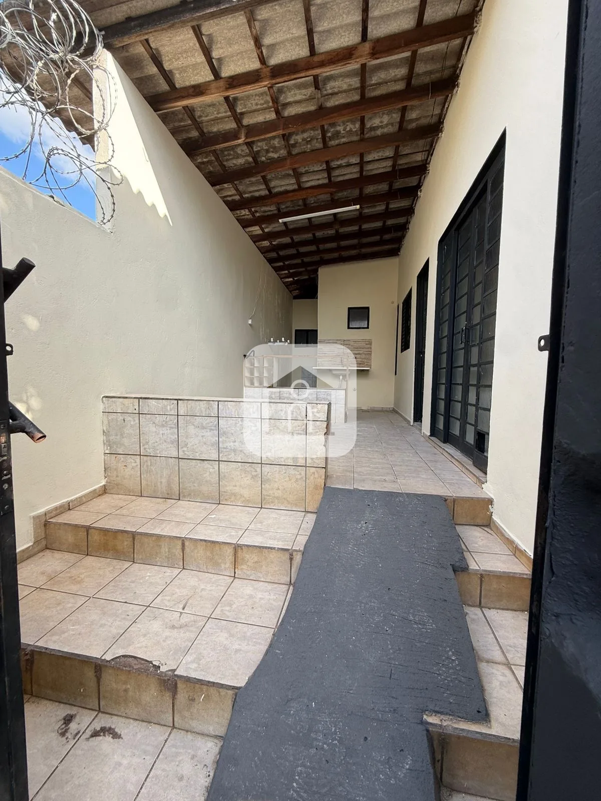 Alugar Casa / Padr&atilde;o em Uberl&acirc;ndia R$ 1.100,00 - Foto 1