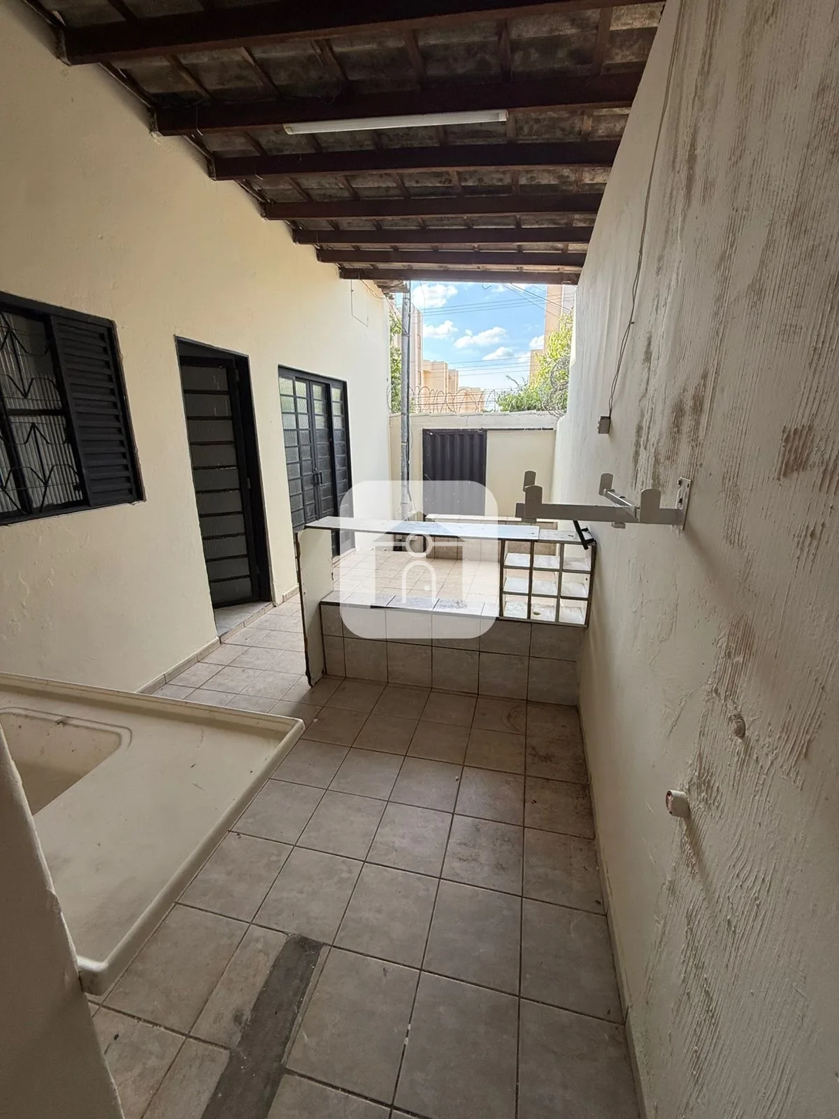 Alugar Casa / Padr&atilde;o em Uberl&acirc;ndia R$ 1.100,00 - Foto 3