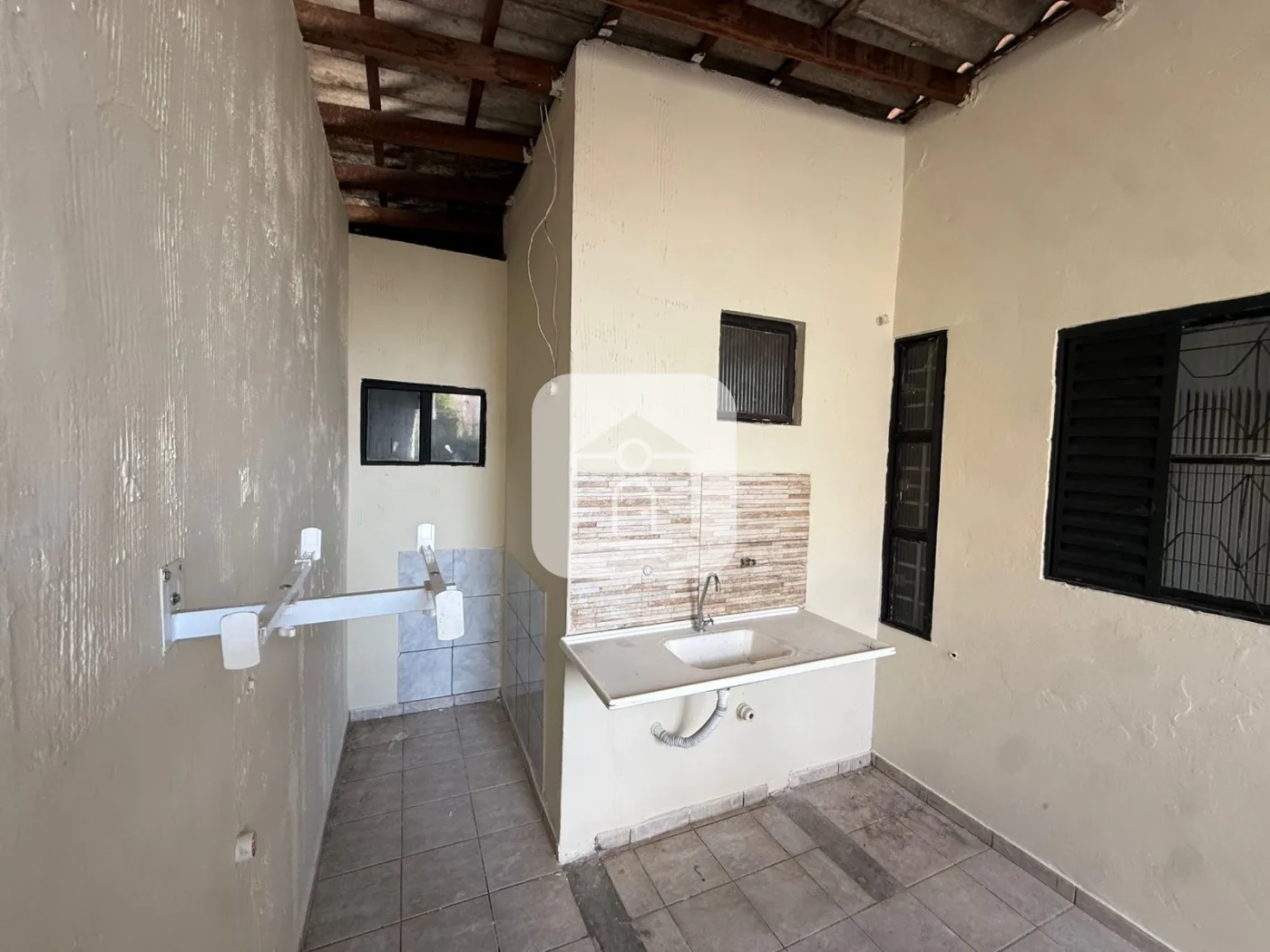 Alugar Casa / Padr&atilde;o em Uberl&acirc;ndia R$ 1.100,00 - Foto 4