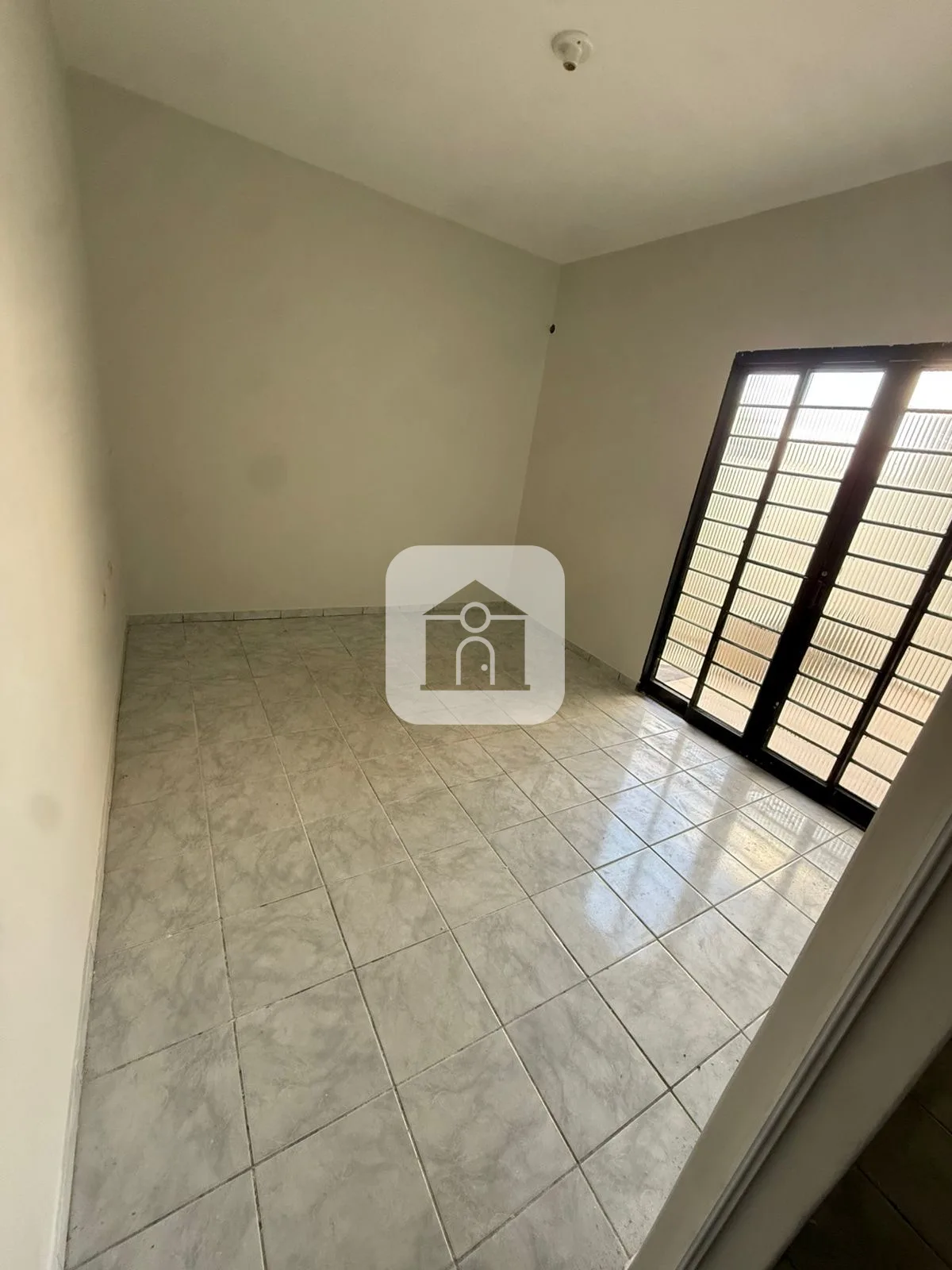 Alugar Casa / Padr&atilde;o em Uberl&acirc;ndia R$ 1.100,00 - Foto 5
