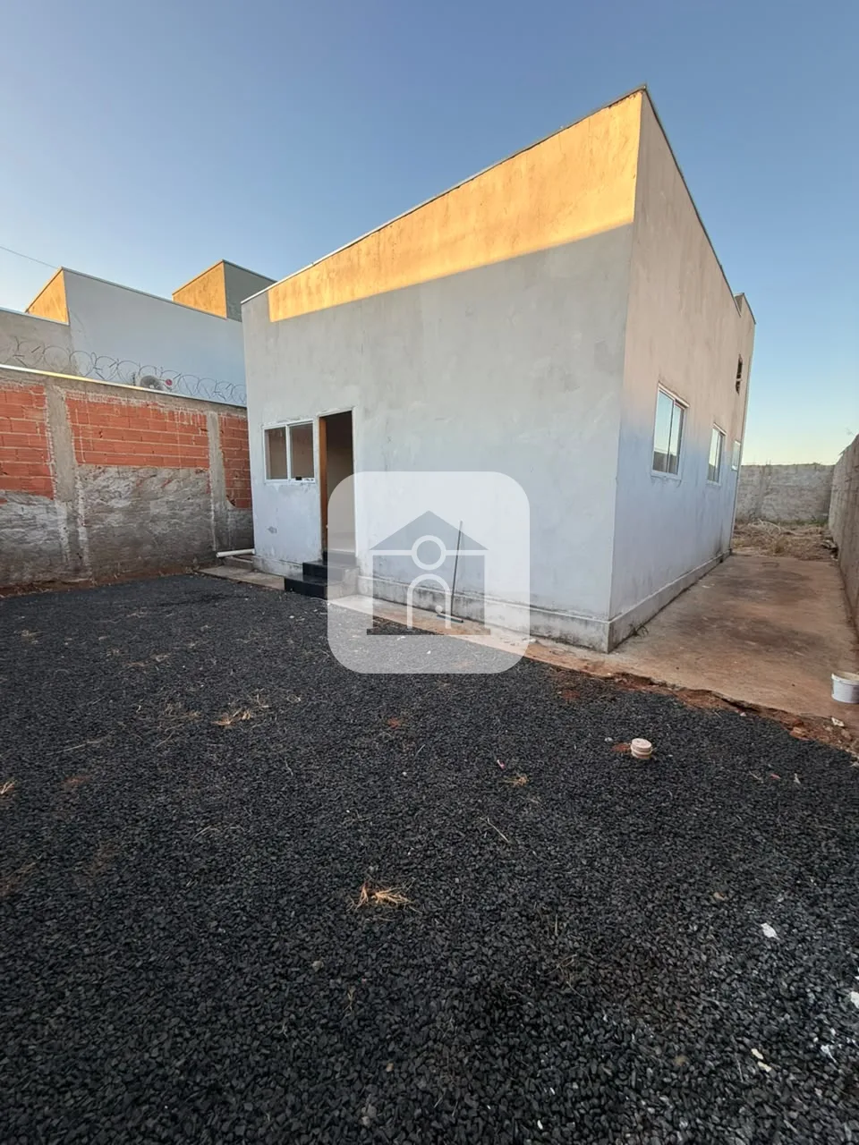 Alugar Casa / Padr&atilde;o em Araguari R$ 1.100,00 - Foto 1