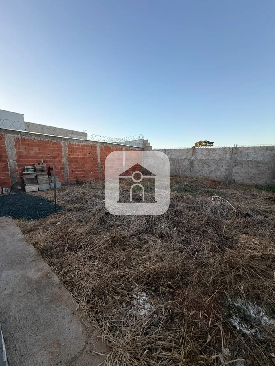 Alugar Casa / Padr&atilde;o em Araguari R$ 1.100,00 - Foto 8