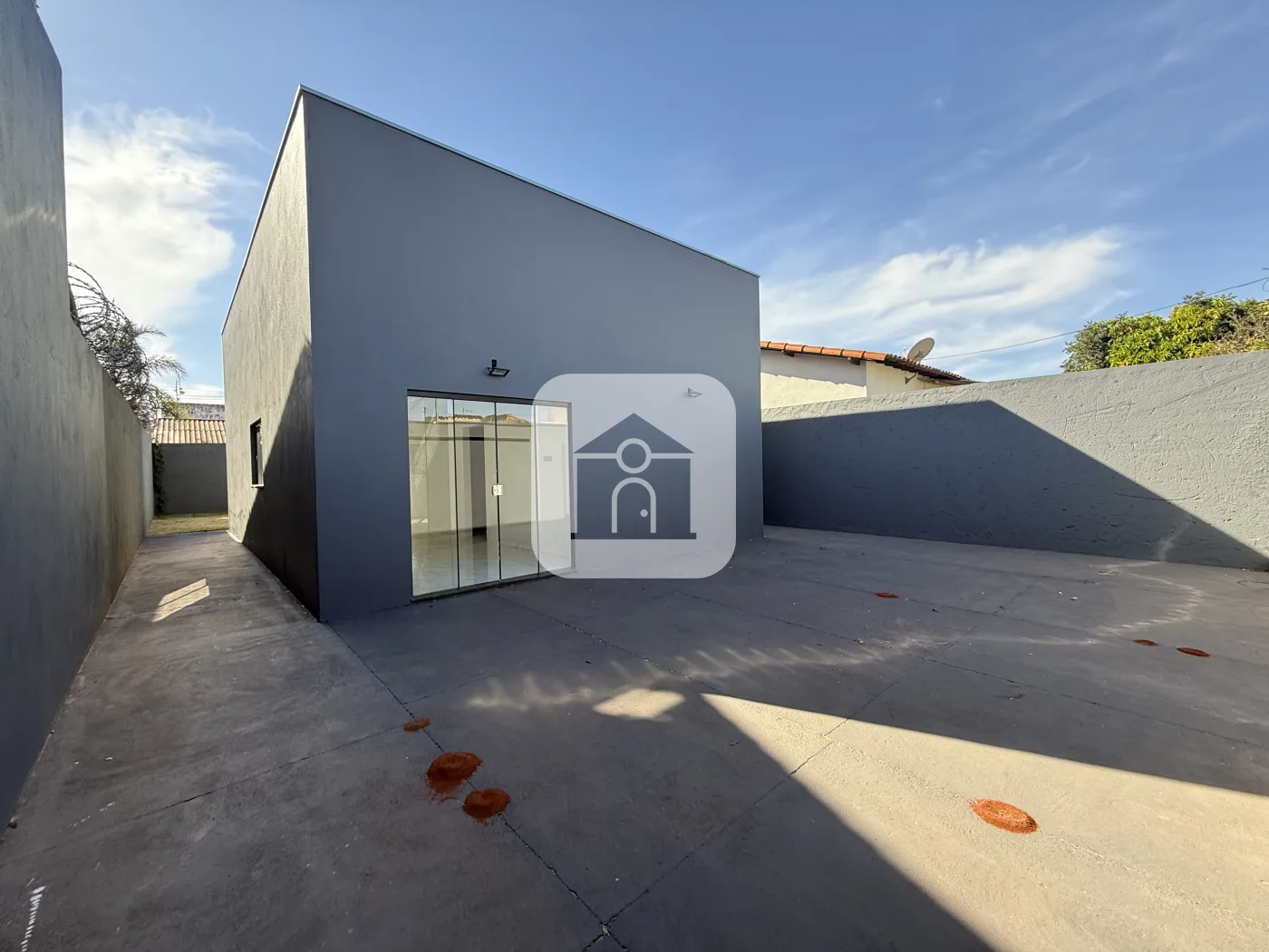 Alugar Casa / Padr&atilde;o em Uberl&acirc;ndia R$ 2.000,00 - Foto 2