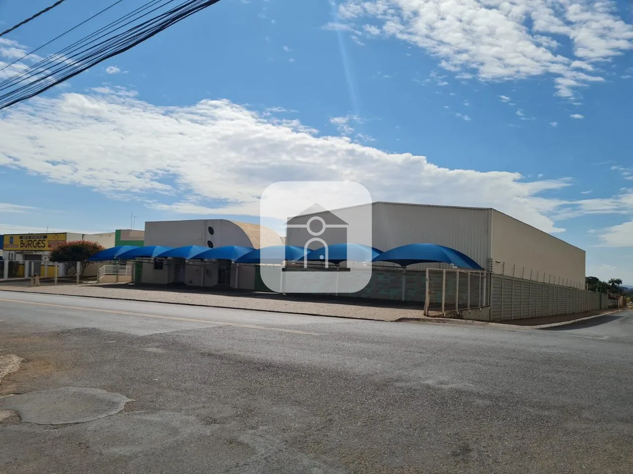 Comprar Comercial / Barrac&atilde;o em Araguari R$ 10.000.000,00 - Foto 1