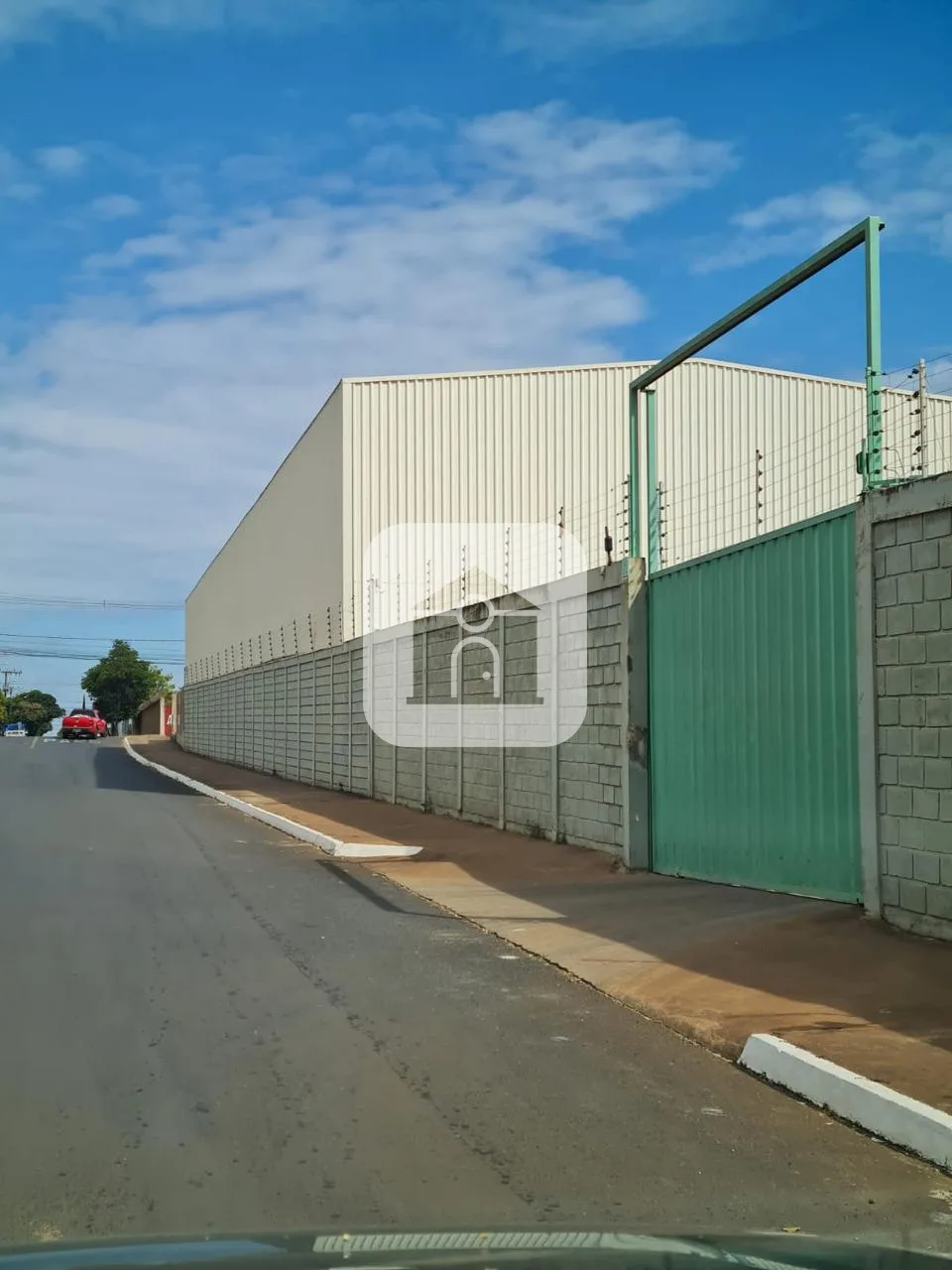 Comprar Comercial / Barrac&atilde;o em Araguari R$ 10.000.000,00 - Foto 3