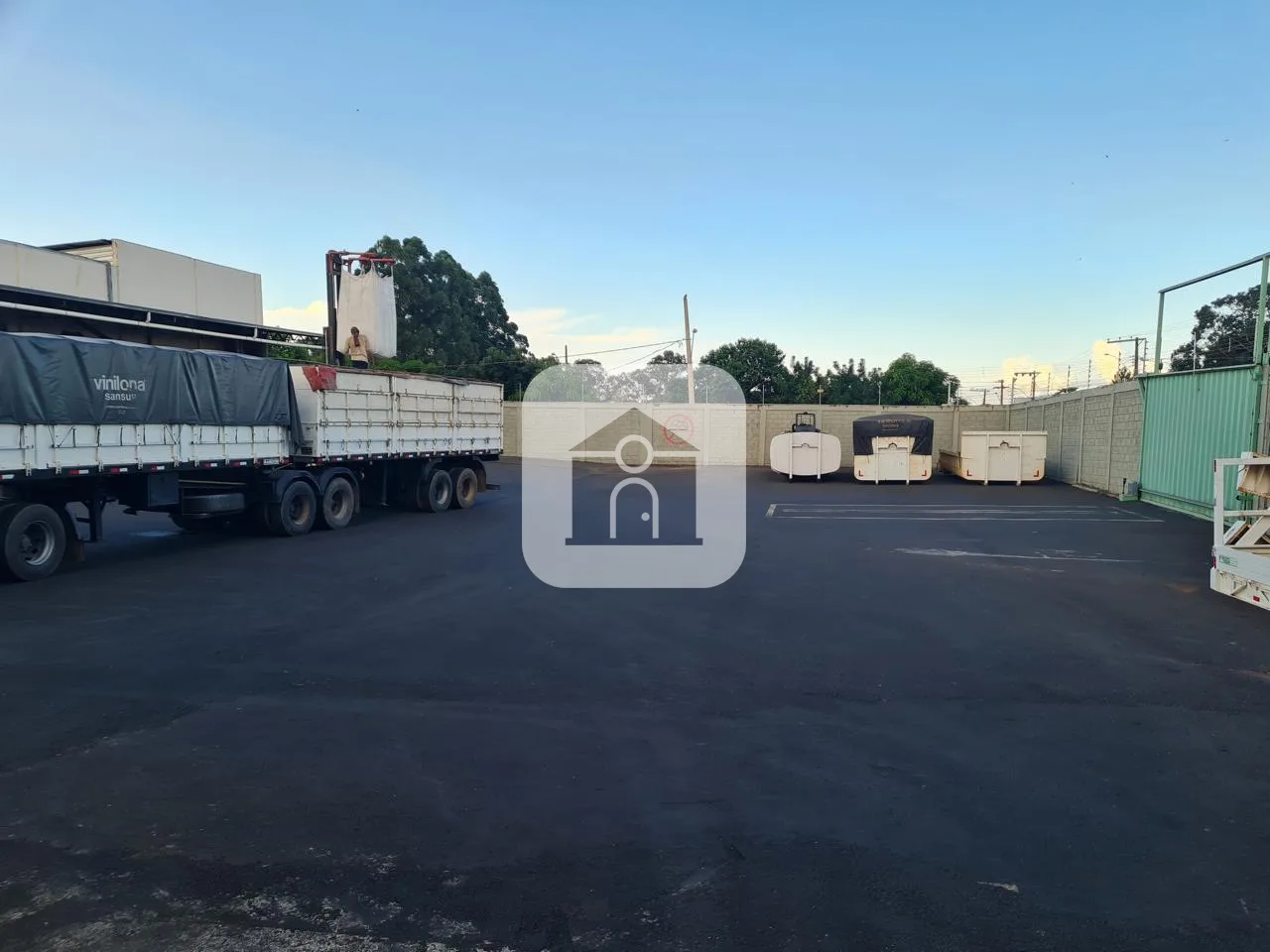 Comprar Comercial / Barrac&atilde;o em Araguari R$ 10.000.000,00 - Foto 5