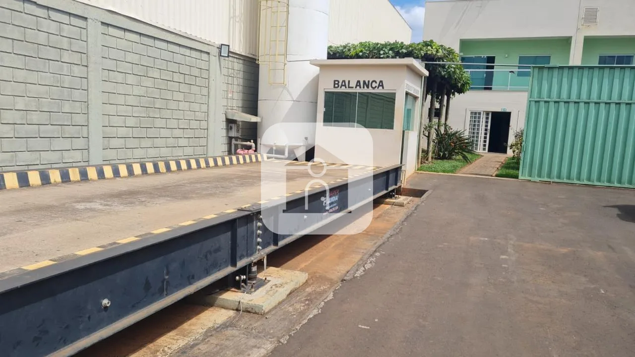 Comprar Comercial / Barrac&atilde;o em Araguari R$ 10.000.000,00 - Foto 6