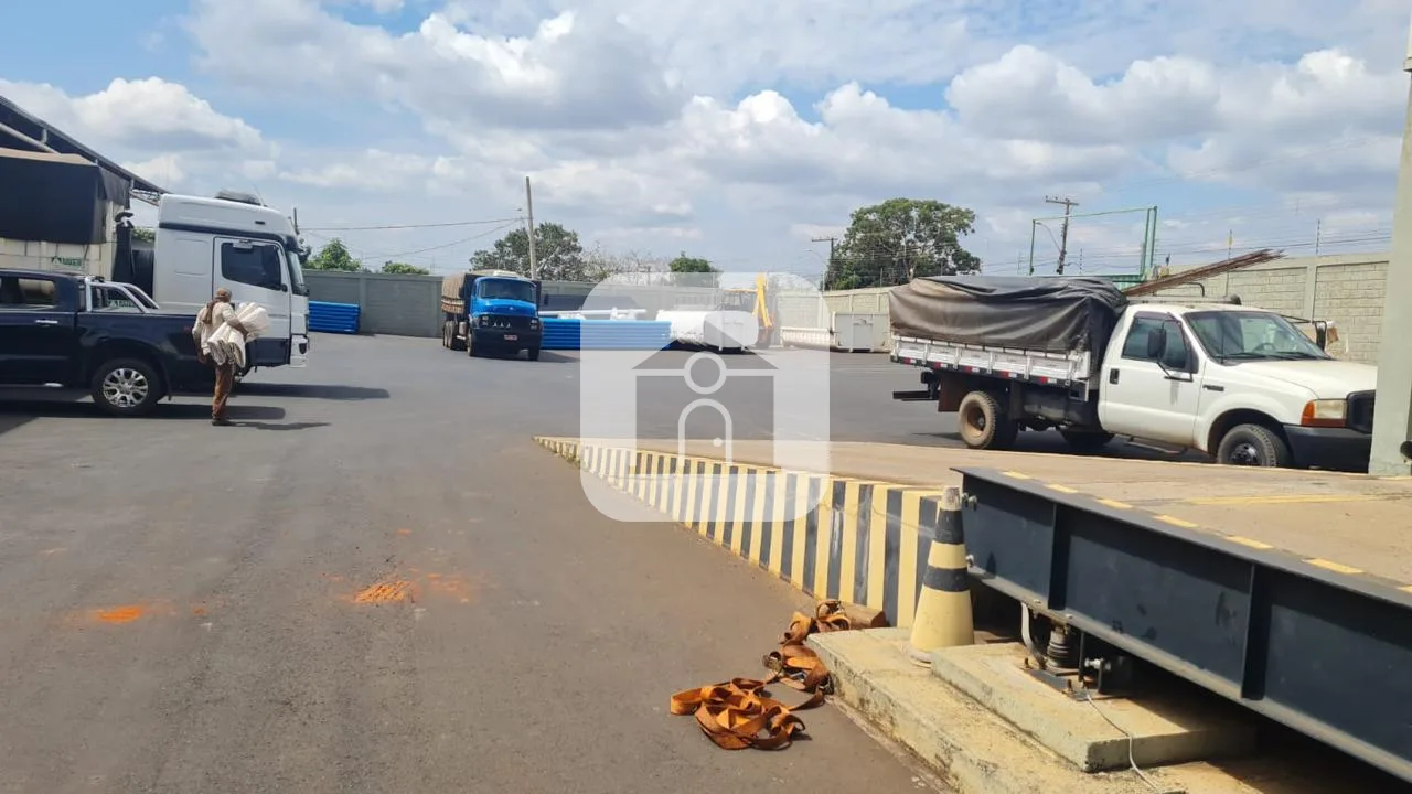 Comprar Comercial / Barrac&atilde;o em Araguari R$ 10.000.000,00 - Foto 10