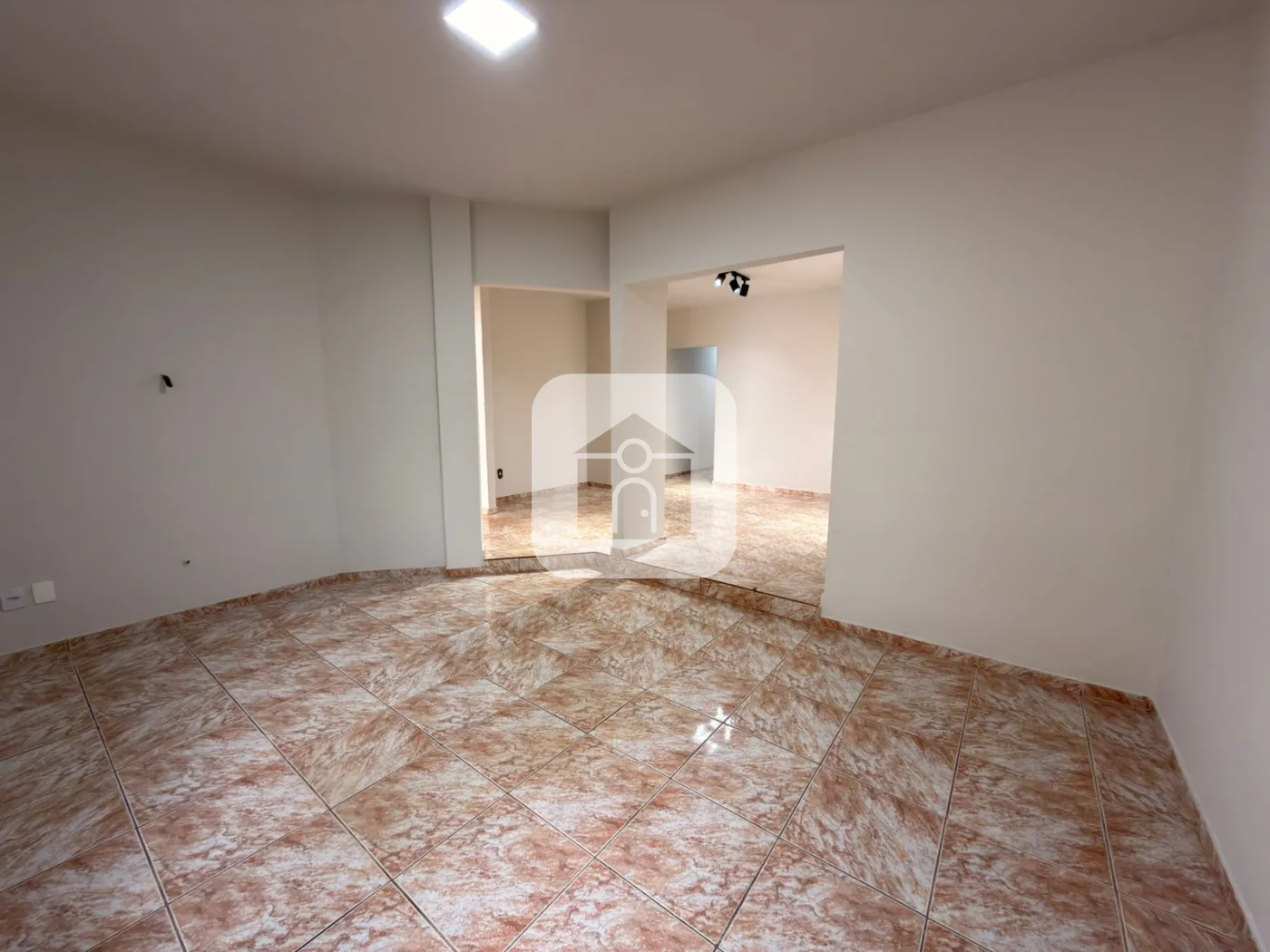 Alugar Casa / Padr&atilde;o em Uberl&acirc;ndia R$ 2.800,00 - Foto 3