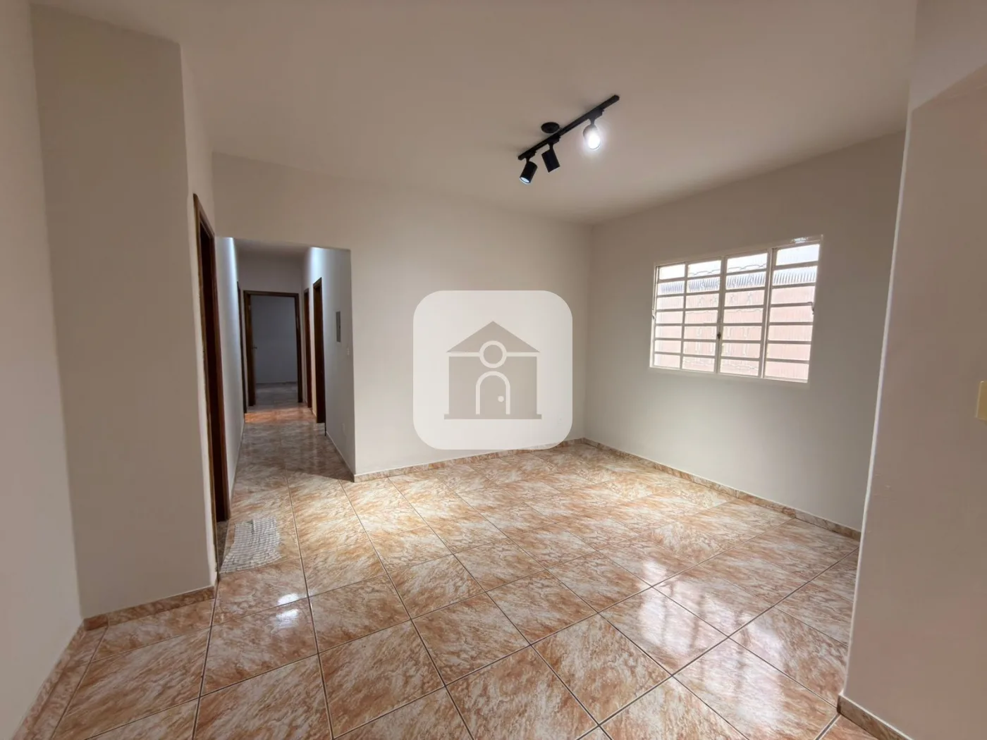Alugar Casa / Padr&atilde;o em Uberl&acirc;ndia R$ 2.800,00 - Foto 4