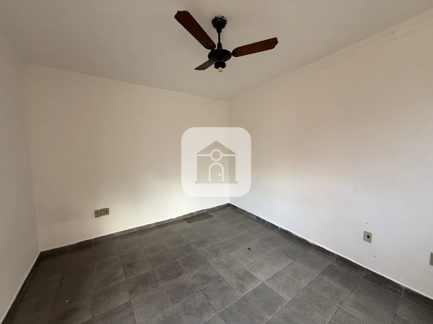 Alugar Casa / Padr&atilde;o em Uberl&acirc;ndia R$ 3.600,00 - Foto 1