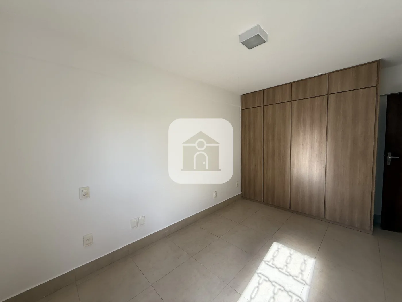 Alugar Apartamento / Padr&atilde;o em Uberl&acirc;ndia R$ 1.800,00 - Foto 3