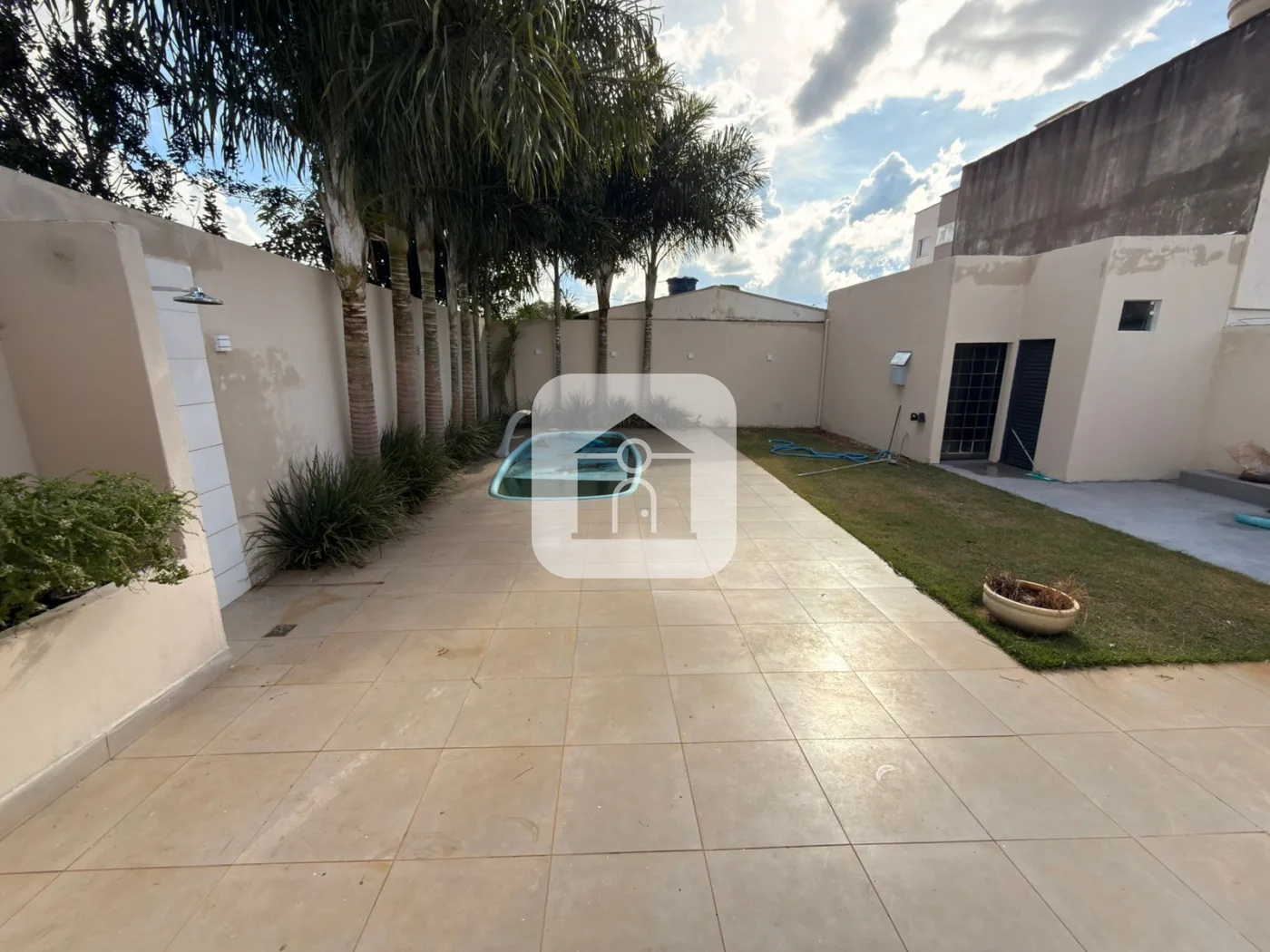 Alugar Casa / Padr&atilde;o em Uberl&acirc;ndia R$ 4.500,00 - Foto 2