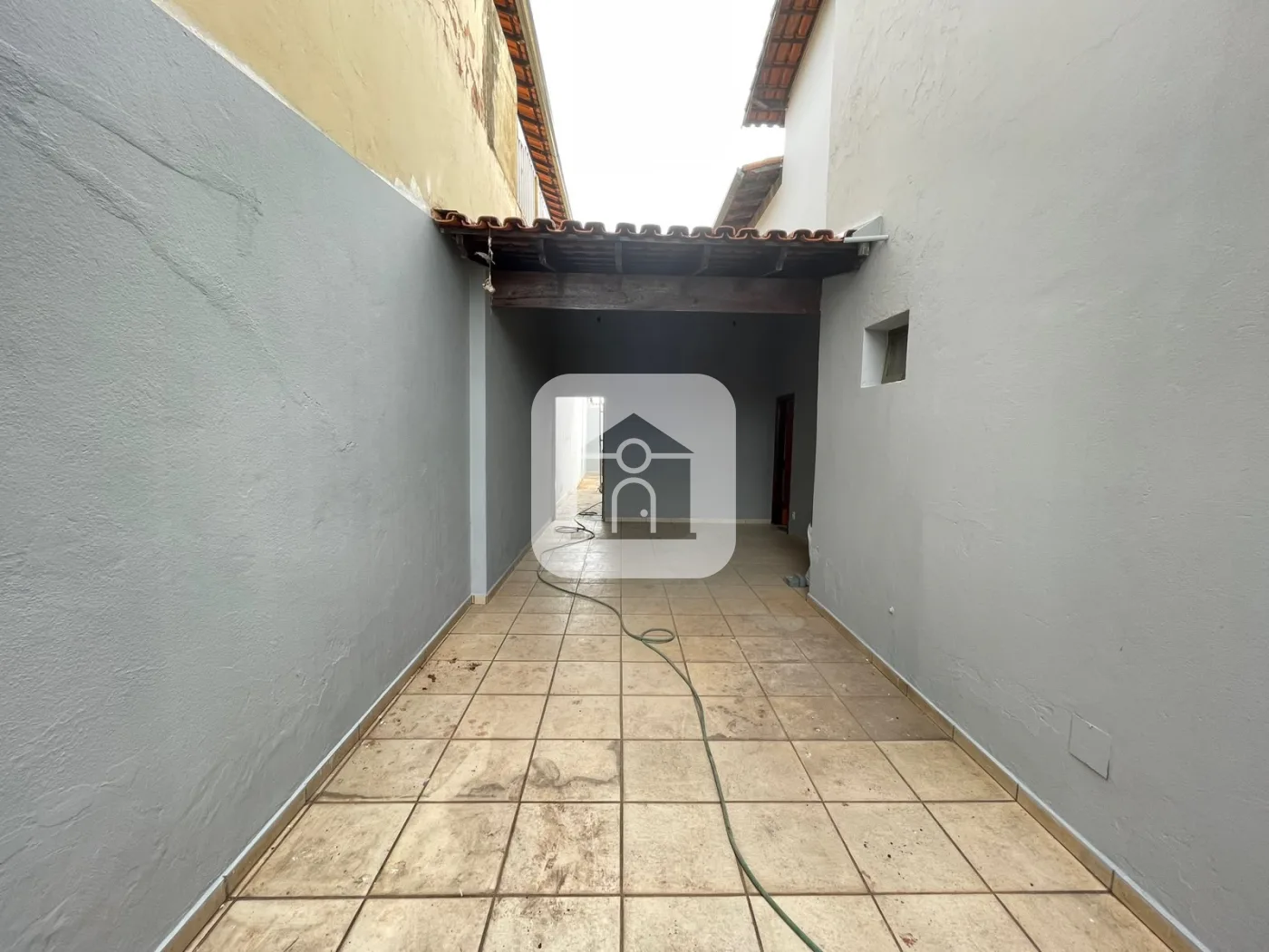 Alugar Casa / Sobrado em Uberl&acirc;ndia R$ 2.300,00 - Foto 1