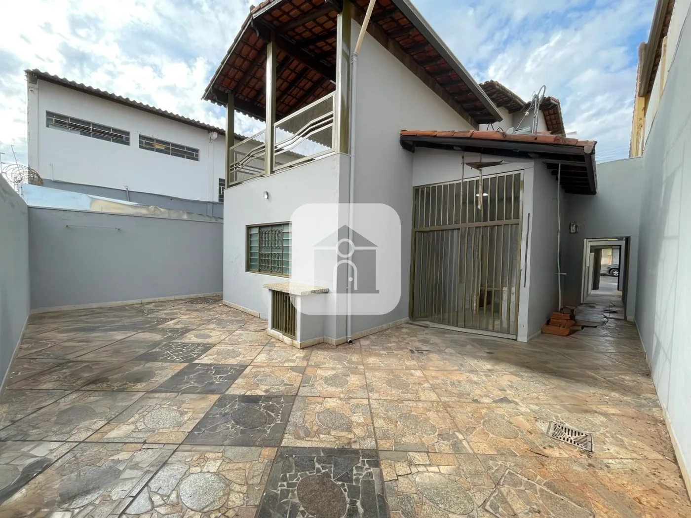 Alugar Casa / Sobrado em Uberl&acirc;ndia R$ 2.300,00 - Foto 2