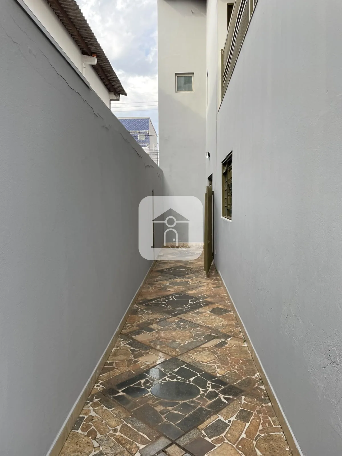 Alugar Casa / Sobrado em Uberl&acirc;ndia R$ 2.300,00 - Foto 16
