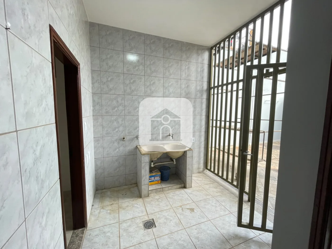 Alugar Casa / Sobrado em Uberl&acirc;ndia R$ 2.300,00 - Foto 15