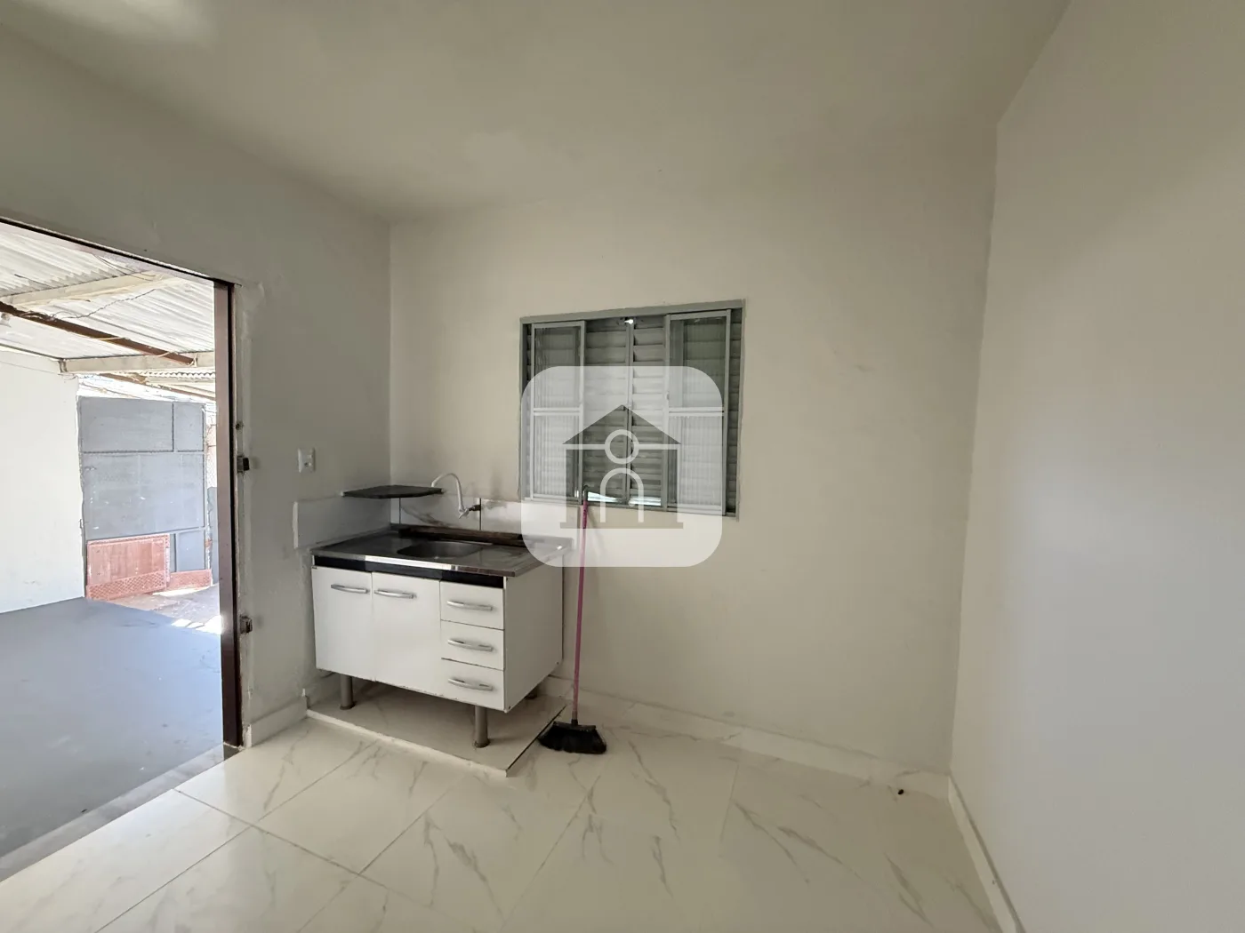 Alugar Casa / Padr&atilde;o em Uberl&acirc;ndia R$ 1.500,00 - Foto 3