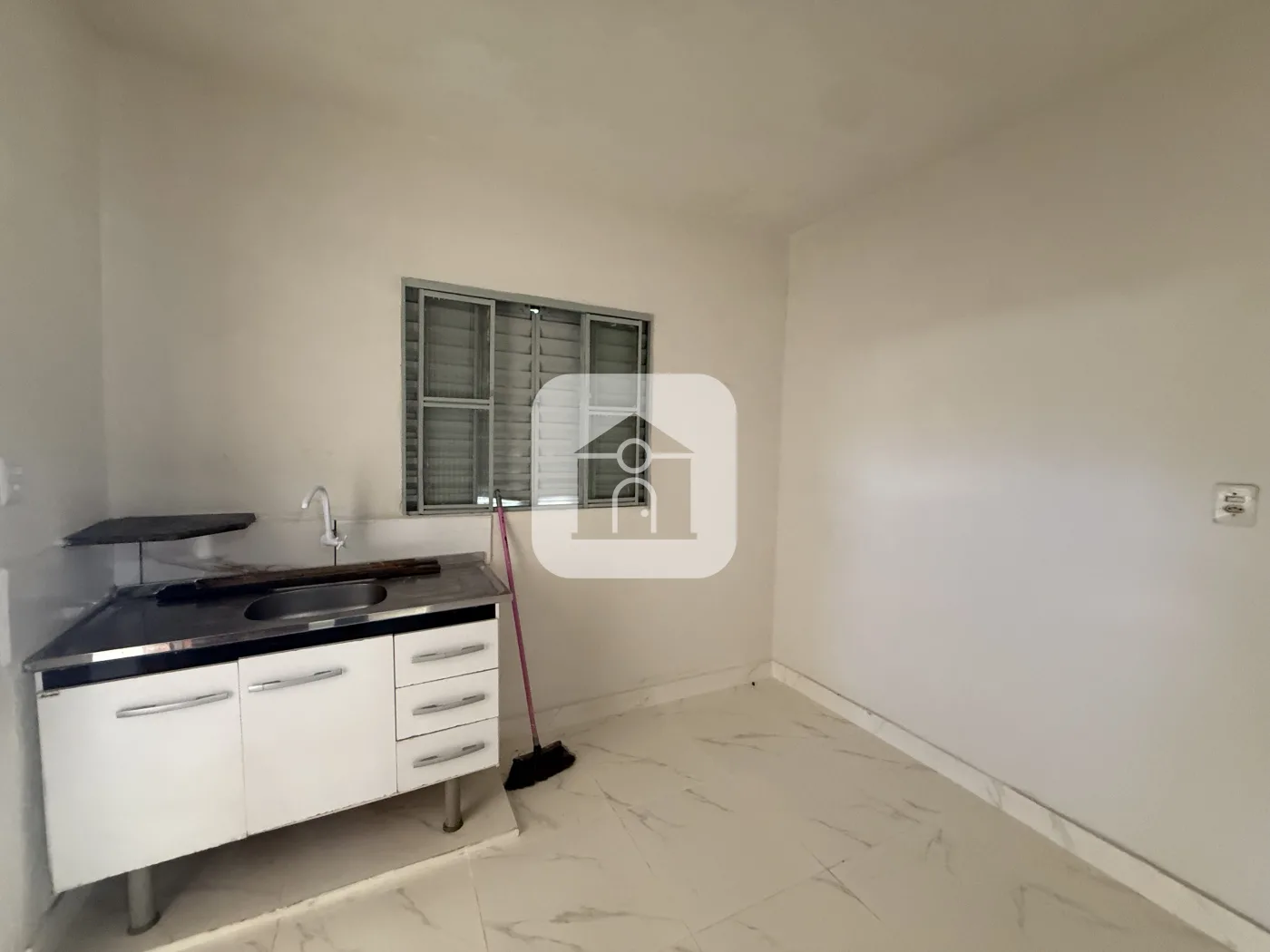 Alugar Casa / Padr&atilde;o em Uberl&acirc;ndia R$ 1.500,00 - Foto 4