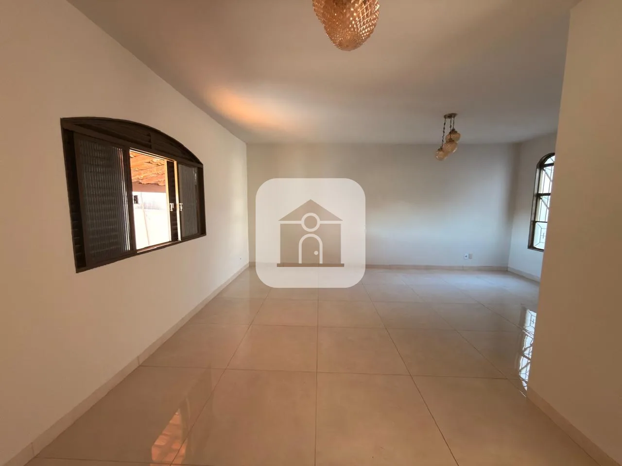 Alugar Casa / Padr&atilde;o em Uberl&acirc;ndia R$ 2.900,00 - Foto 3