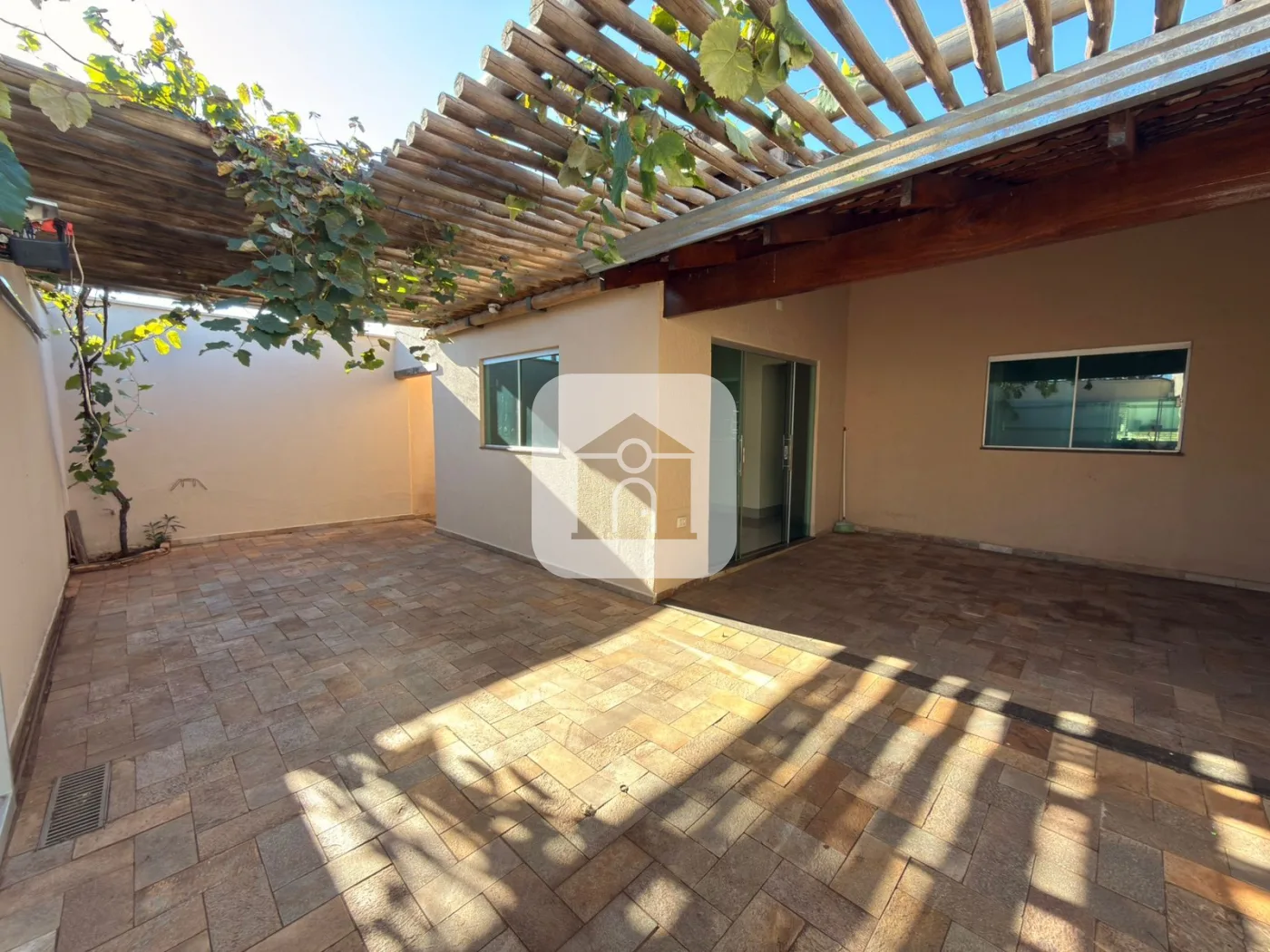Alugar Casa / Padr&atilde;o em Uberl&acirc;ndia R$ 3.000,00 - Foto 1