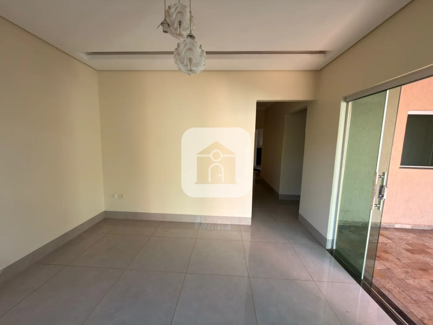 Alugar Casa / Padr&atilde;o em Uberl&acirc;ndia R$ 3.000,00 - Foto 4