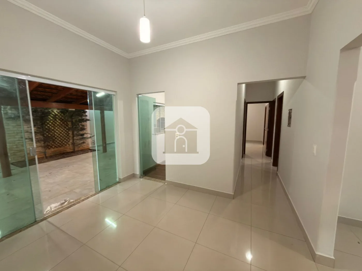 Alugar Casa / Padr&atilde;o em Uberl&acirc;ndia R$ 3.500,00 - Foto 2
