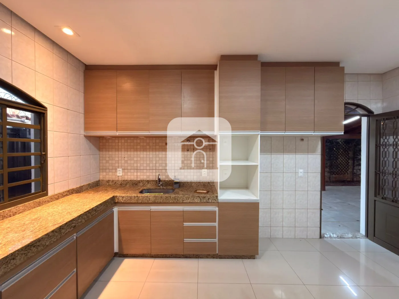 Alugar Casa / Padr&atilde;o em Uberl&acirc;ndia R$ 3.500,00 - Foto 4