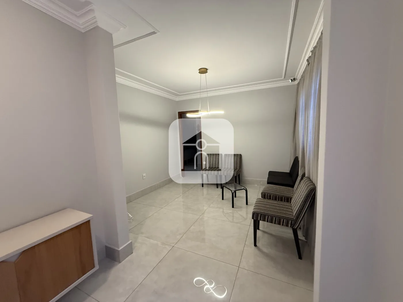 Alugar Casa / Padr&atilde;o em Uberl&acirc;ndia R$ 5.800,00 - Foto 4