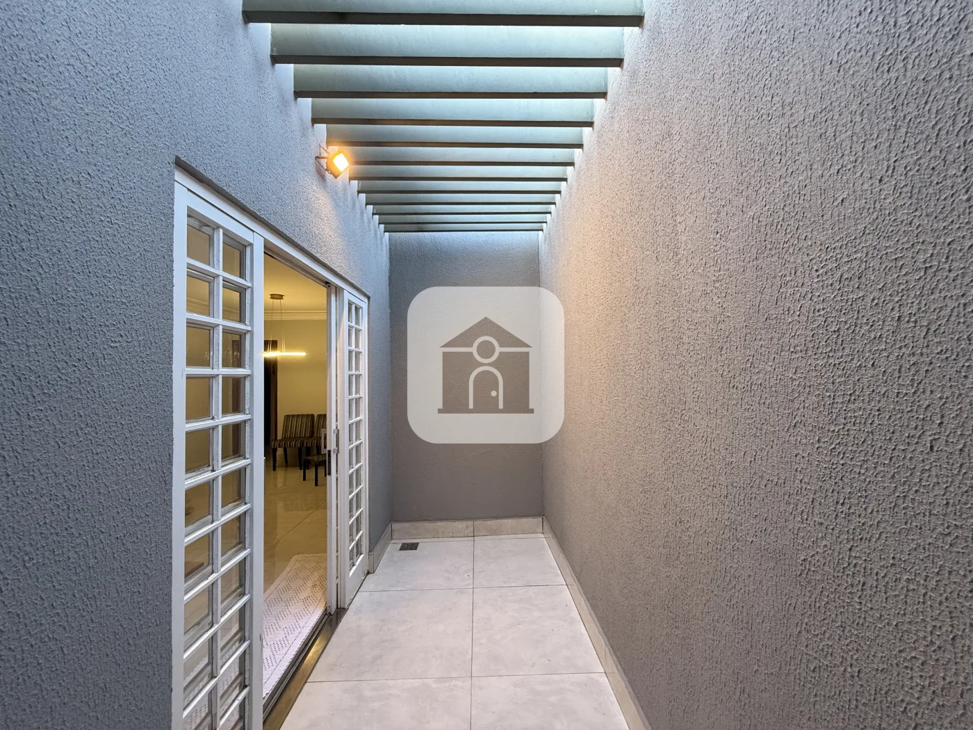 Alugar Casa / Padr&atilde;o em Uberl&acirc;ndia R$ 5.800,00 - Foto 2