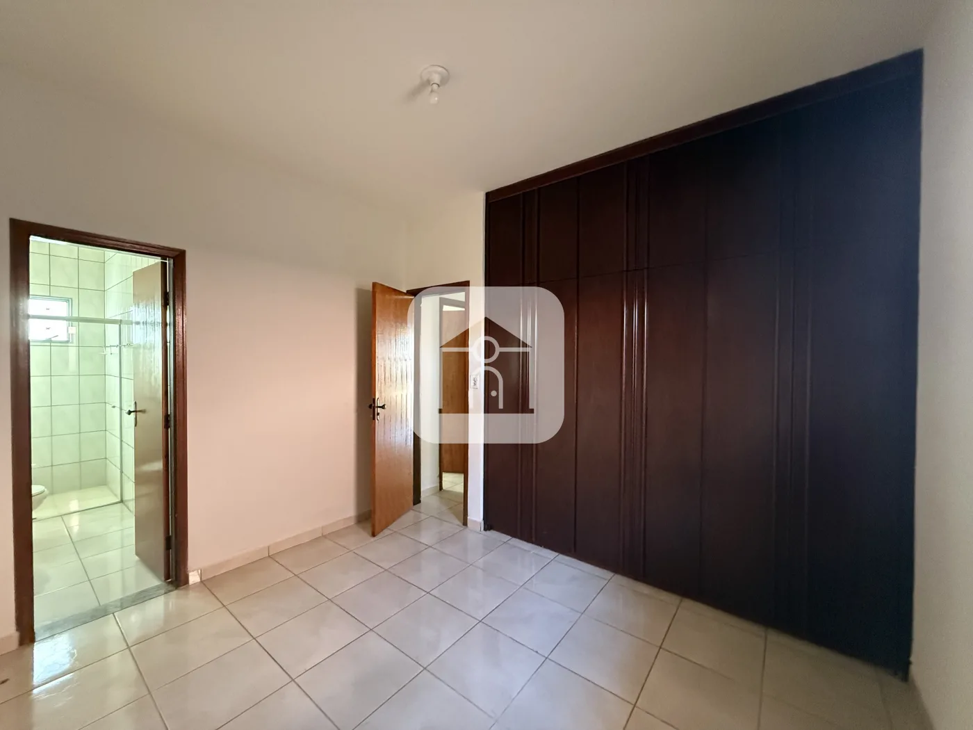 Alugar Casa / Padr&atilde;o em Uberl&acirc;ndia R$ 3.500,00 - Foto 8