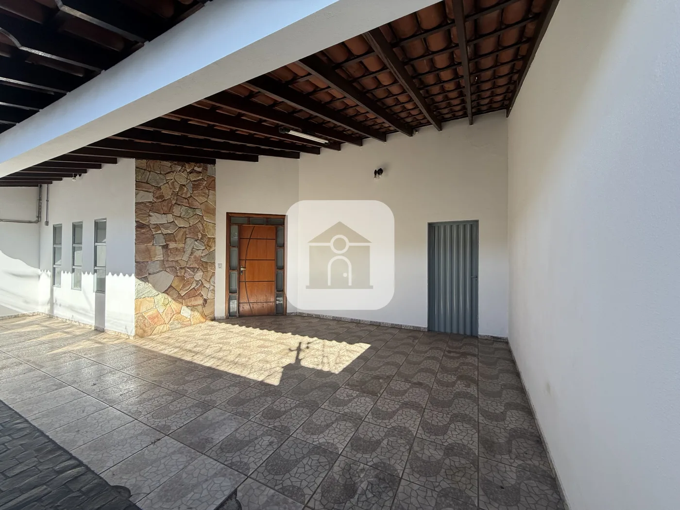 Alugar Casa / Padr&atilde;o em Uberl&acirc;ndia R$ 3.500,00 - Foto 1