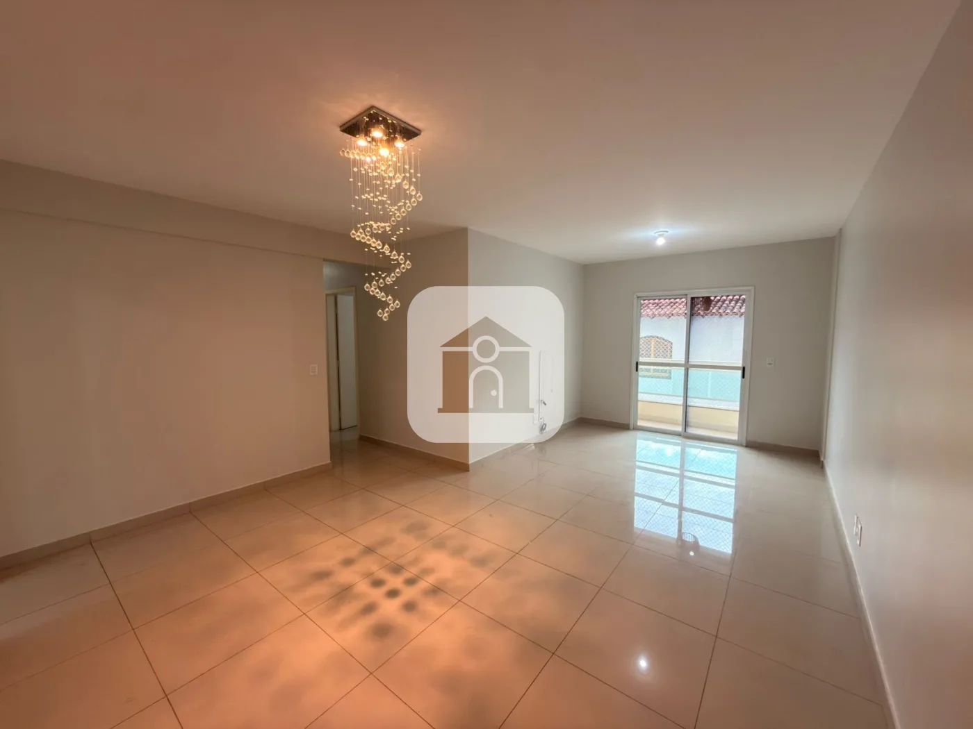 Alugar Apartamento / Padr&atilde;o em Uberlandia R$ 3.000,00 - Foto 1